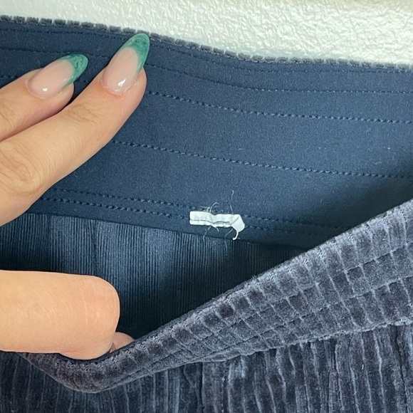 Lululemon Scuba Mid-Rise Wide-Leg Pant 7/8 Length *Velvet Cord True Navy - Picture 11 of 14